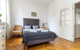 Golden Apartments/Cel2/4